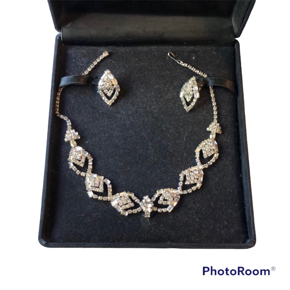 VINTAGE Rhinestone Necklace and Earrings Set